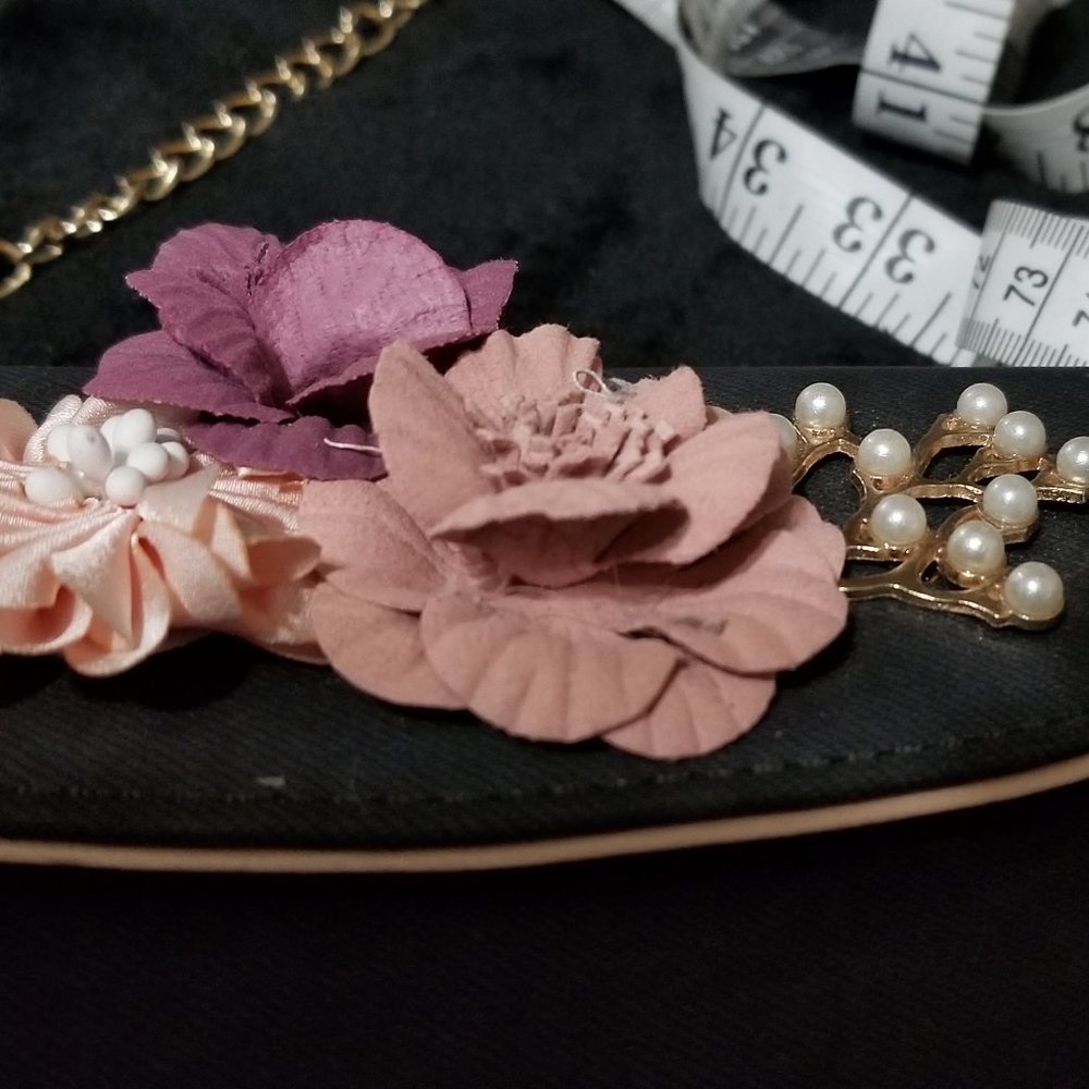 COPY - COPY - COPY - Pearl & Roses Handbag - Picture 5 of 11